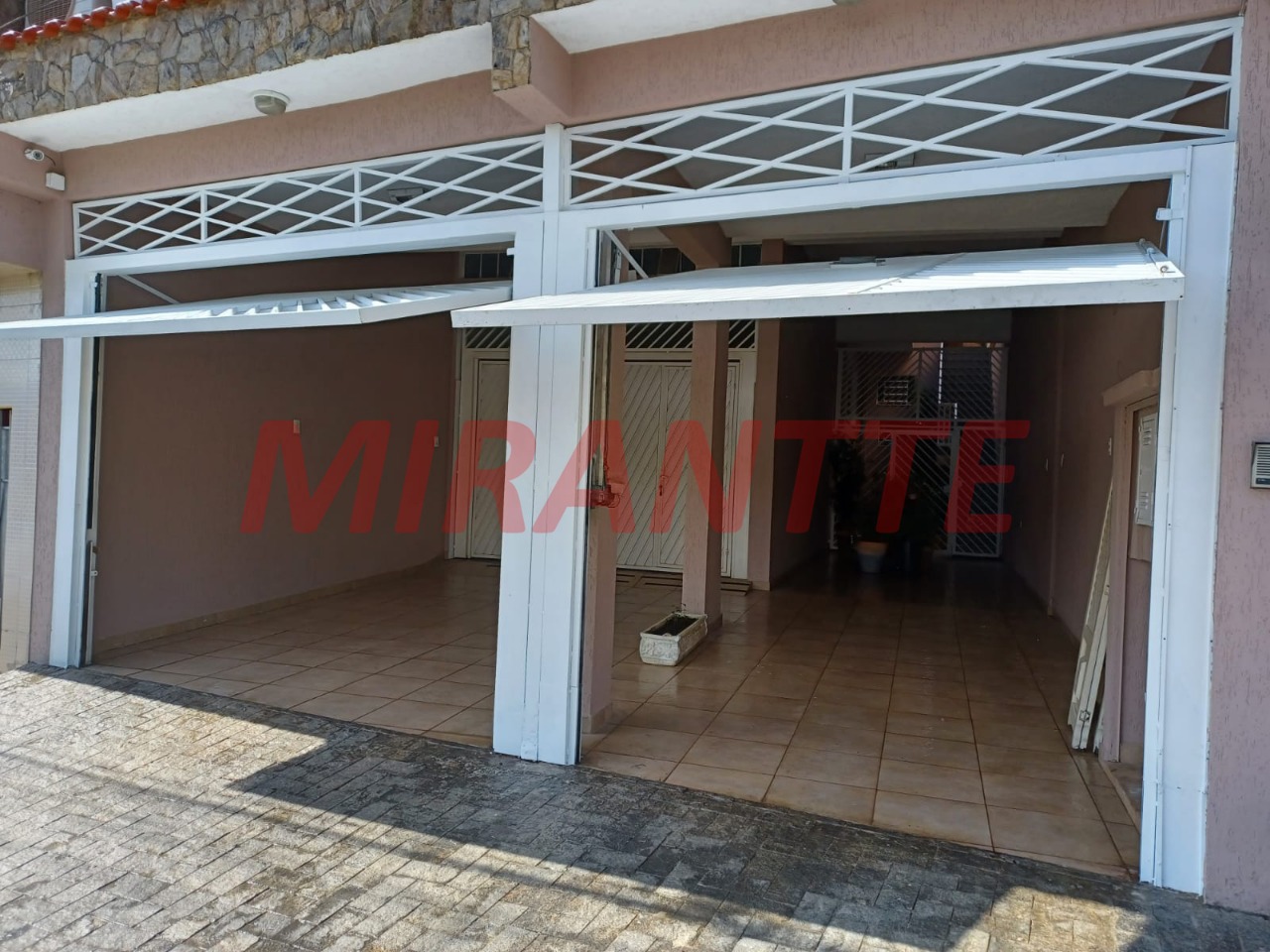Sobrado de 302m² com 3 quartos em Jardim Palmira