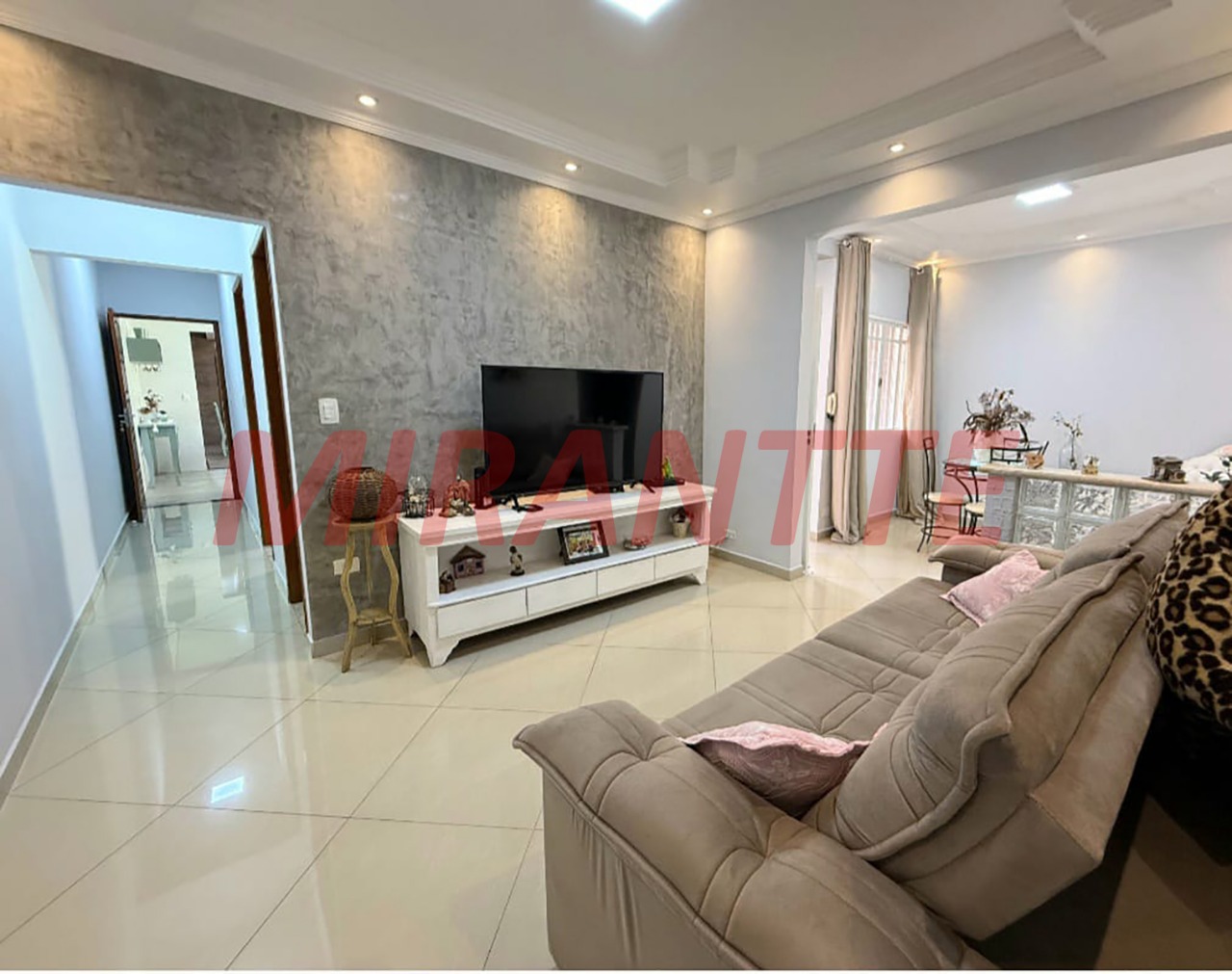 Sobrado de 302m² com 3 quartos em Jardim Palmira