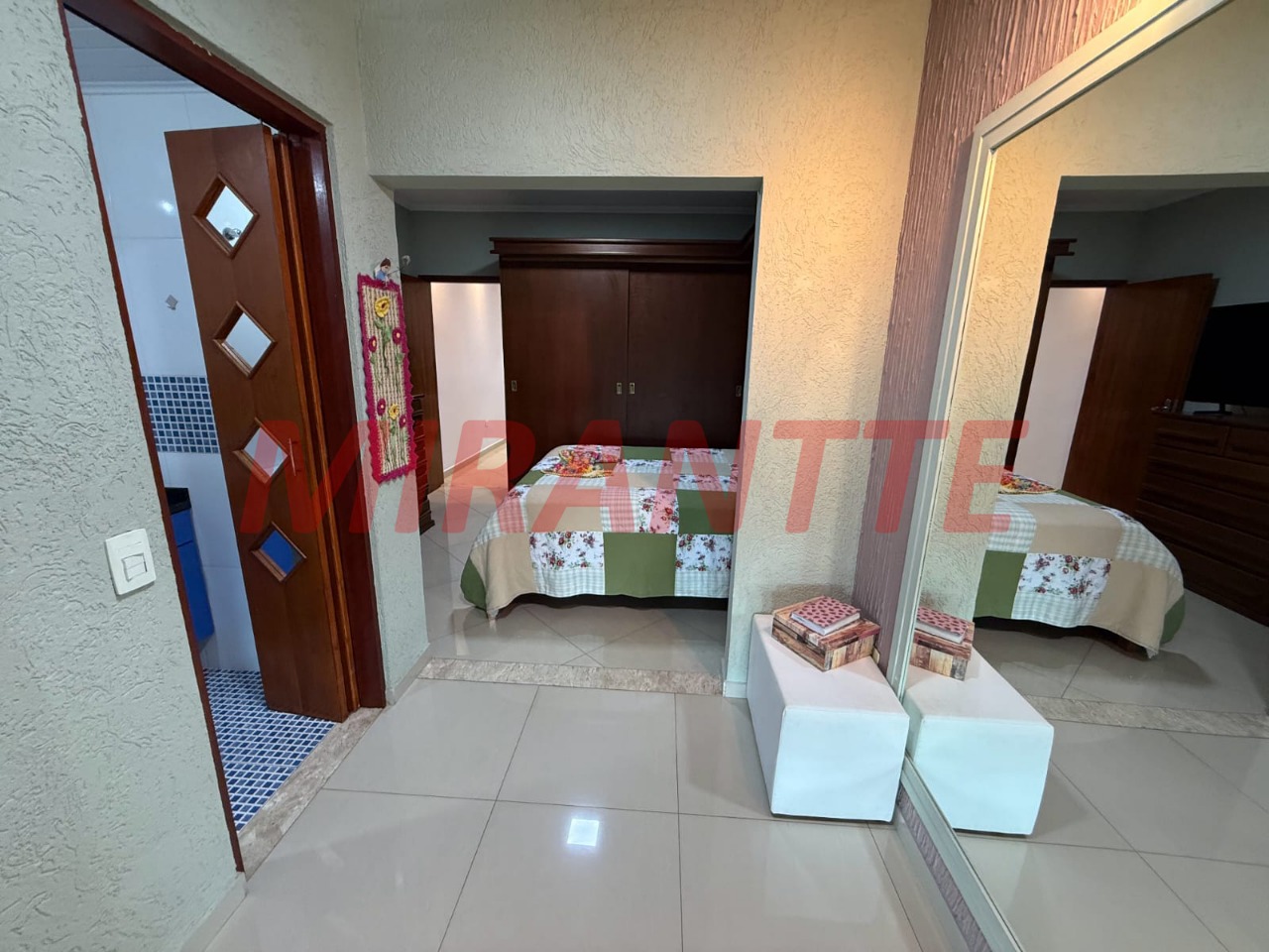 Sobrado de 302m² com 3 quartos em Jardim Palmira