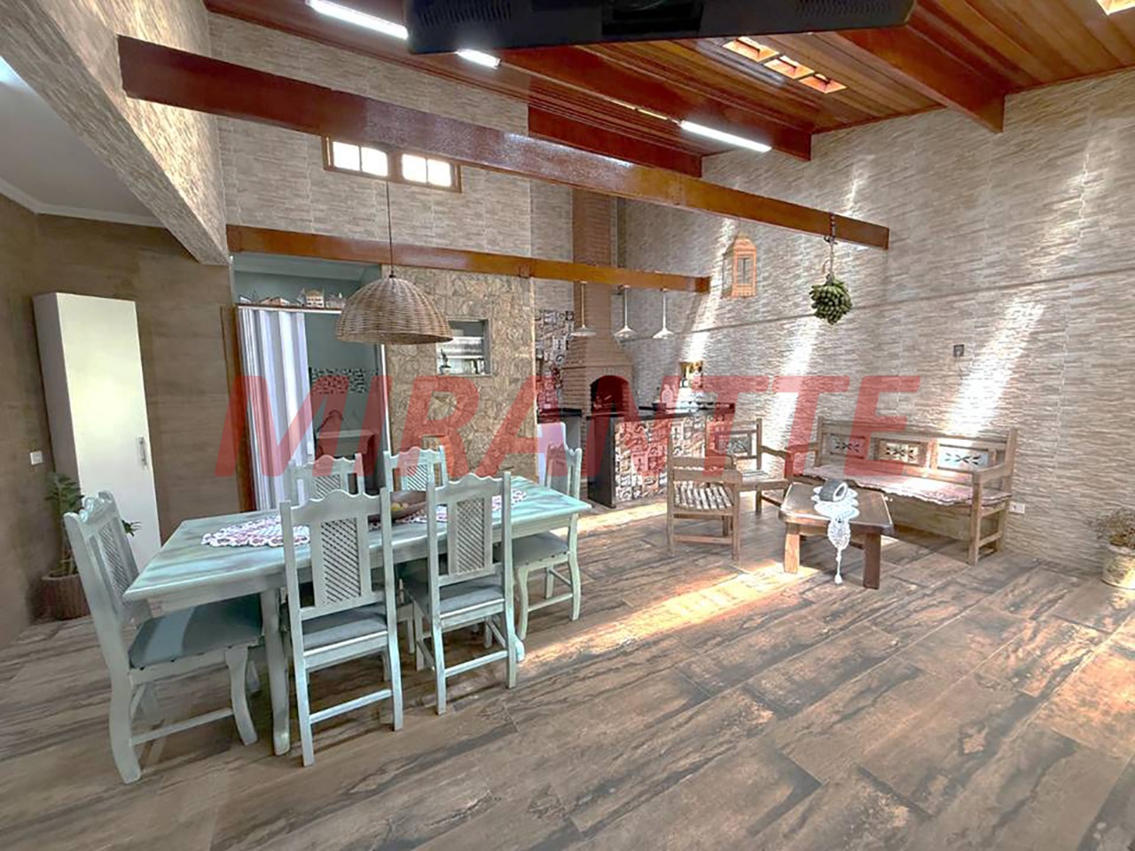 Sobrado de 302m² com 3 quartos em Jardim Palmira