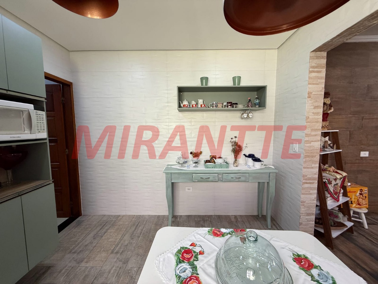 Sobrado de 302m² com 3 quartos em Jardim Palmira