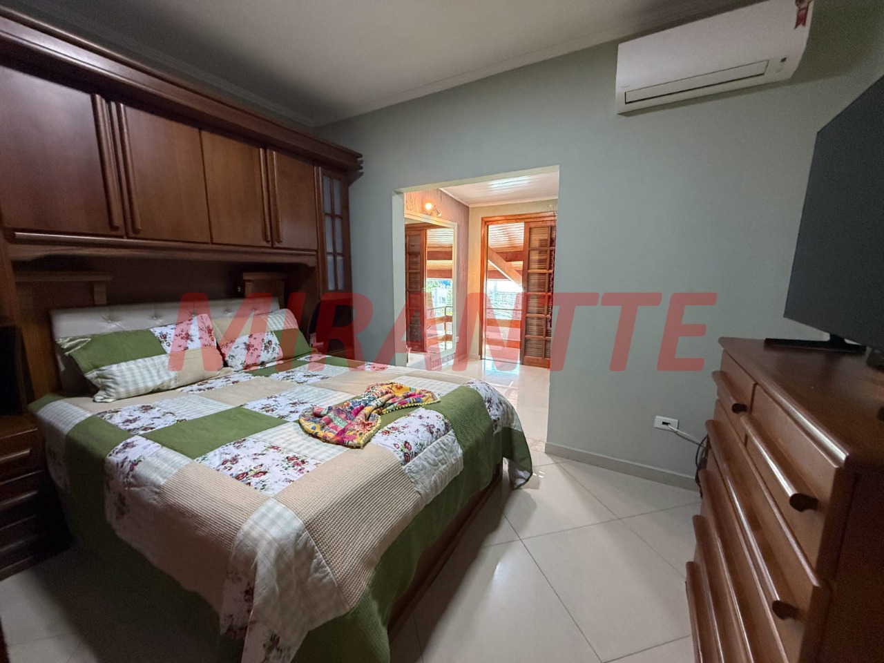 Sobrado de 302m² com 3 quartos em Jardim Palmira
