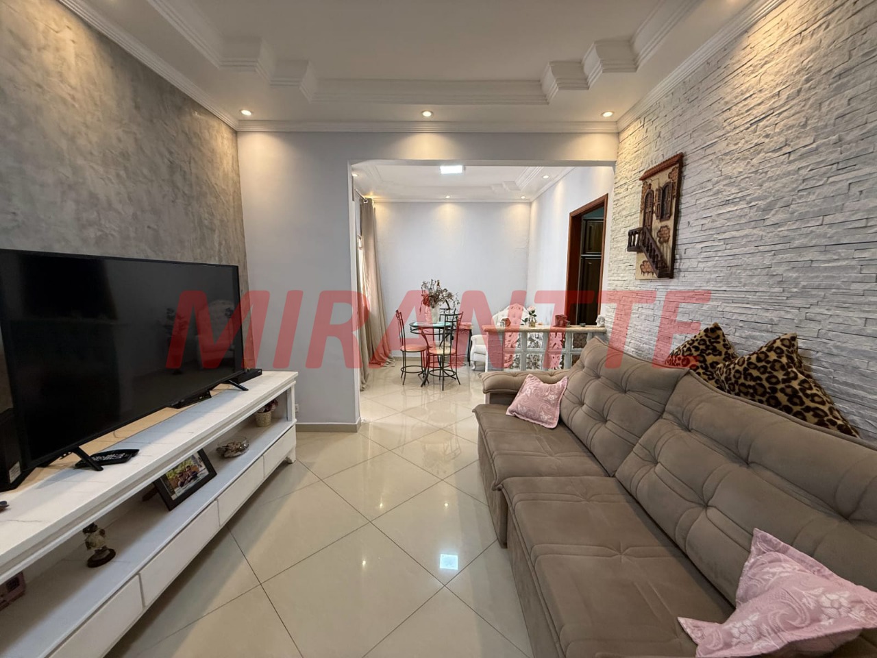 Sobrado de 302m² com 3 quartos em Jardim Palmira