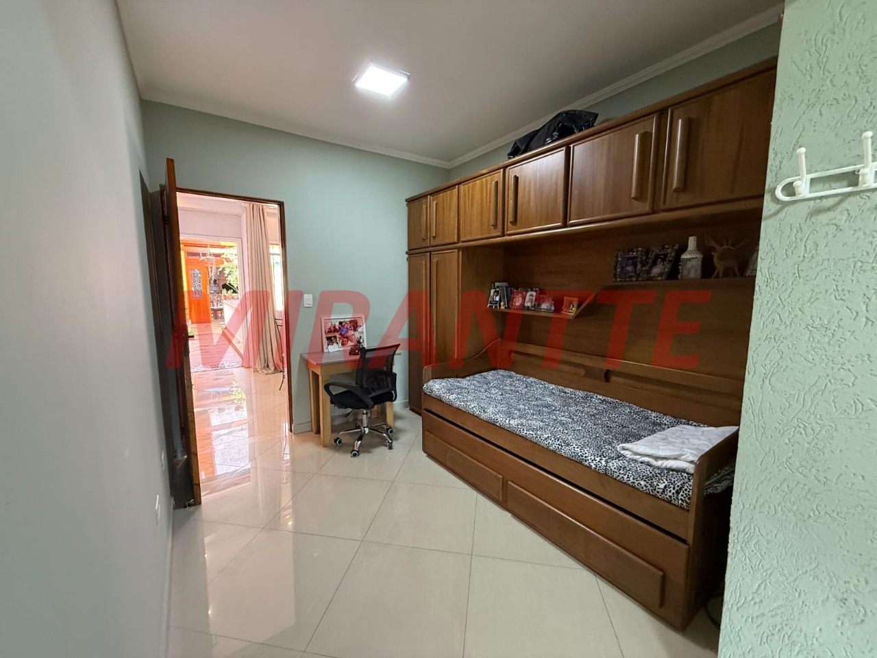Sobrado de 302m² com 3 quartos em Jardim Palmira