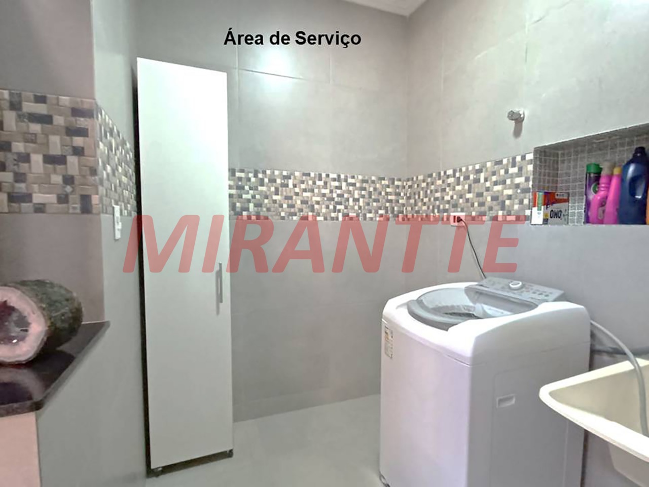 Sobrado de 302m² com 3 quartos em Jardim Palmira