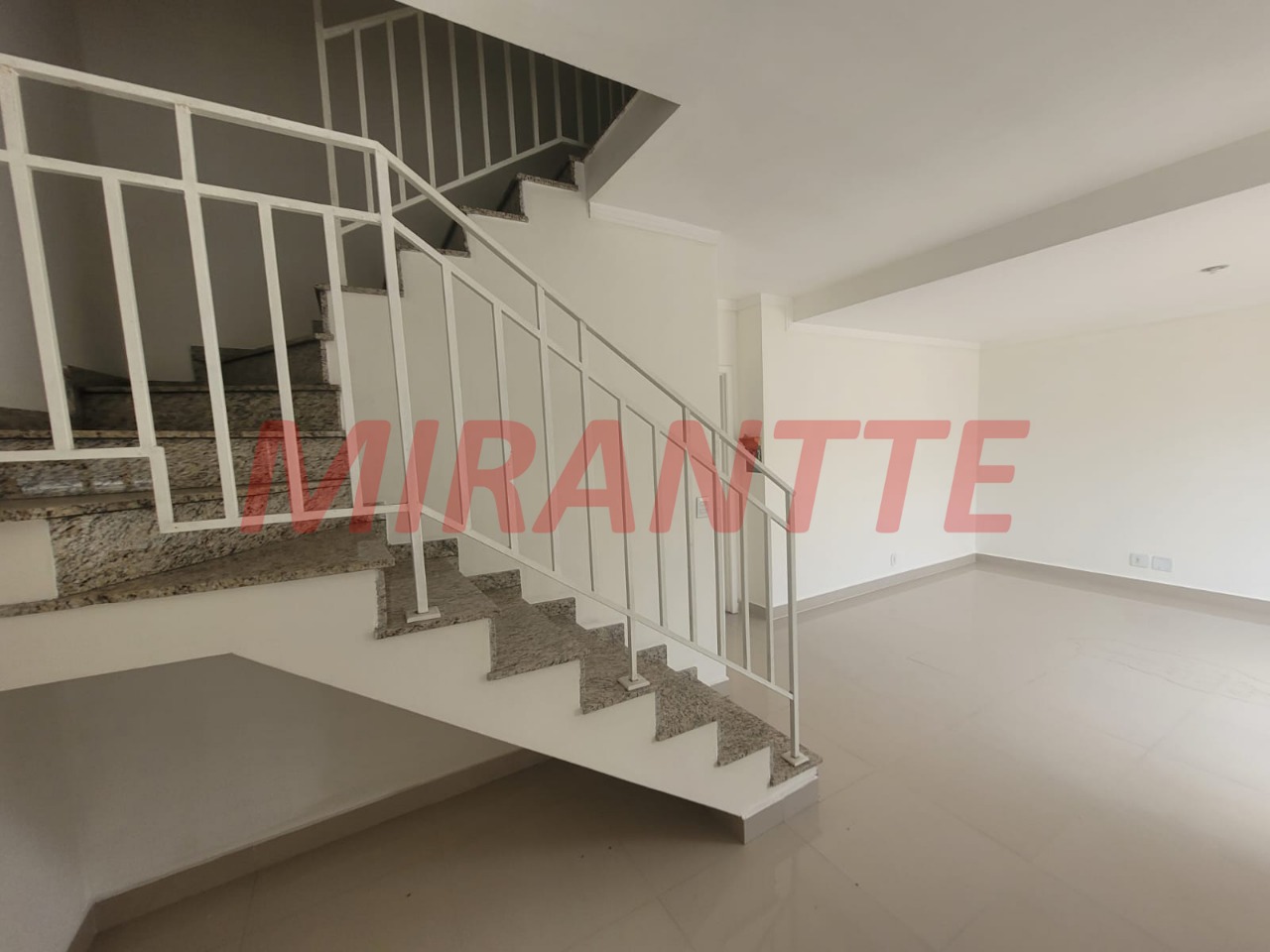 Cond. fechado de 85m² com 3 quartos em Parque Peruche