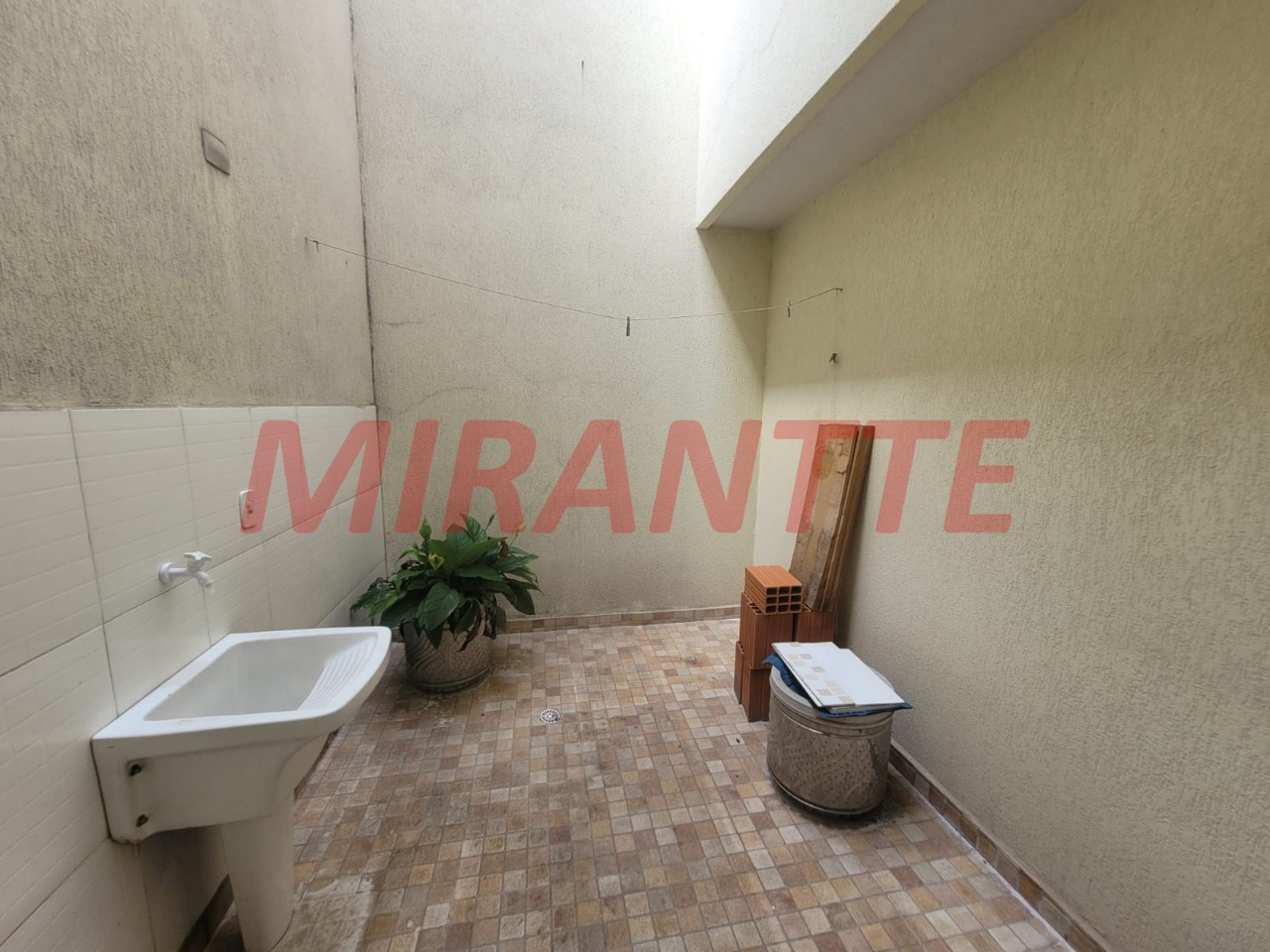 Cond. fechado de 85m² com 3 quartos em Parque Peruche