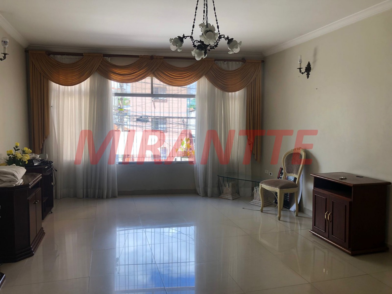 Sobrado de 209m² com 3 quartos em Santana