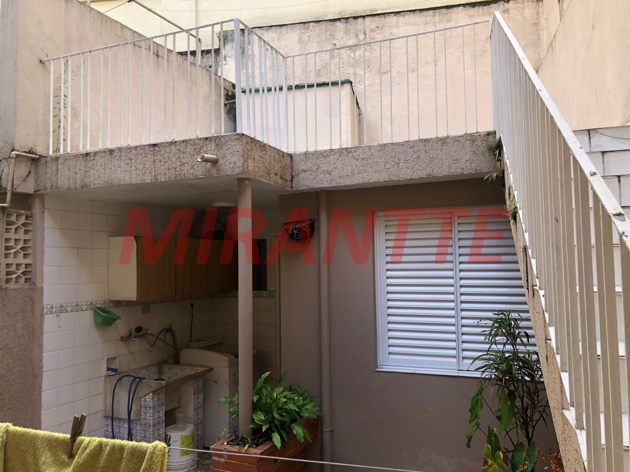Sobrado de 209m² com 3 quartos em Santana