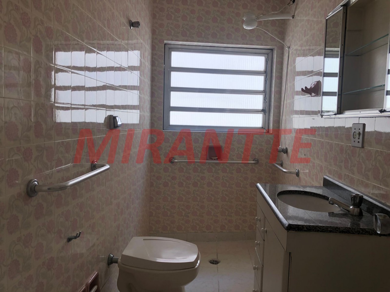 Sobrado de 209m² com 3 quartos em Santana