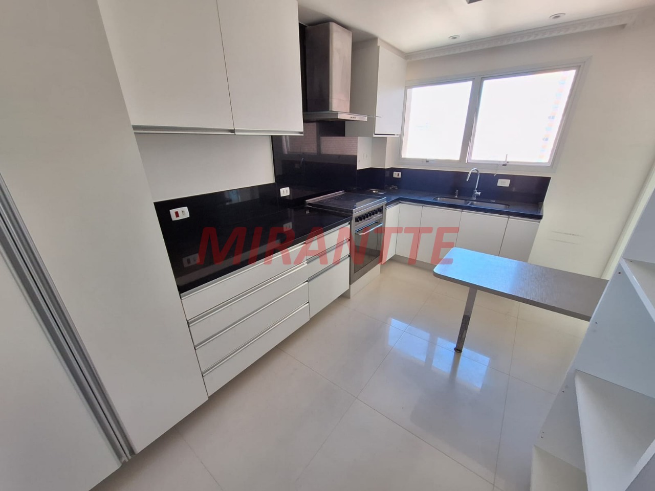 Apartamento de 228m² com 4 quartos em Santana