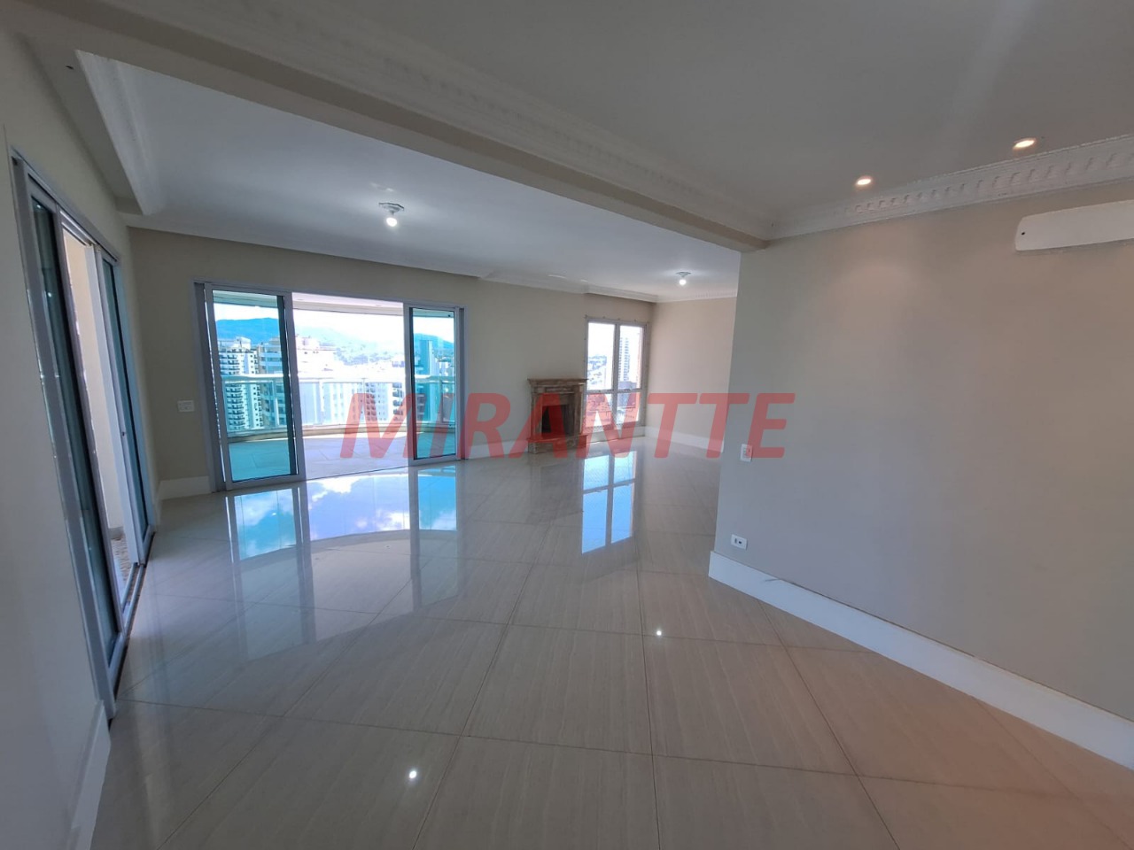 Apartamento de 228m² com 4 quartos em Santana