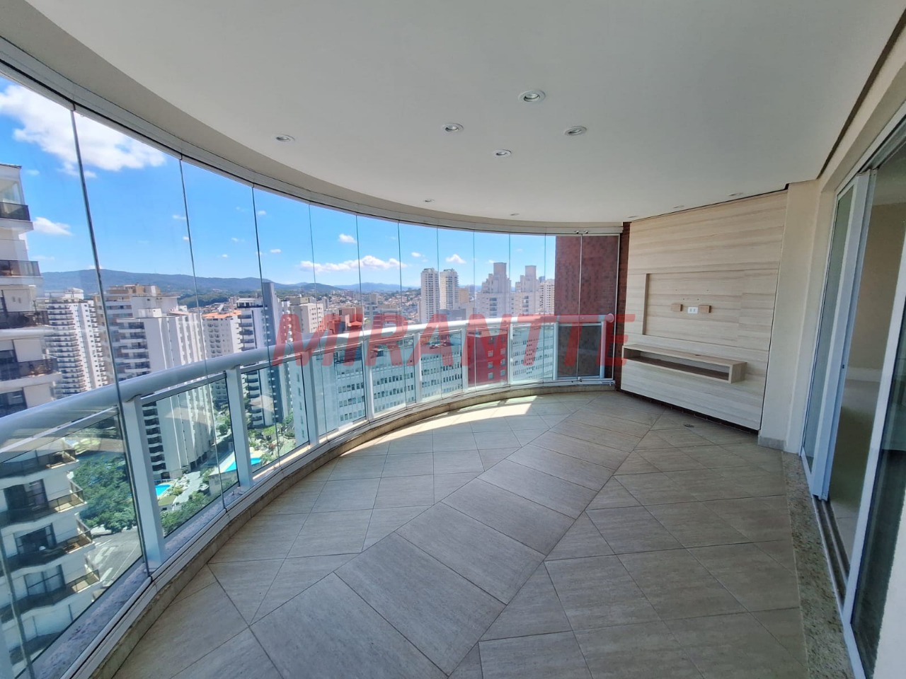 Apartamento de 228m² com 4 quartos em Santana