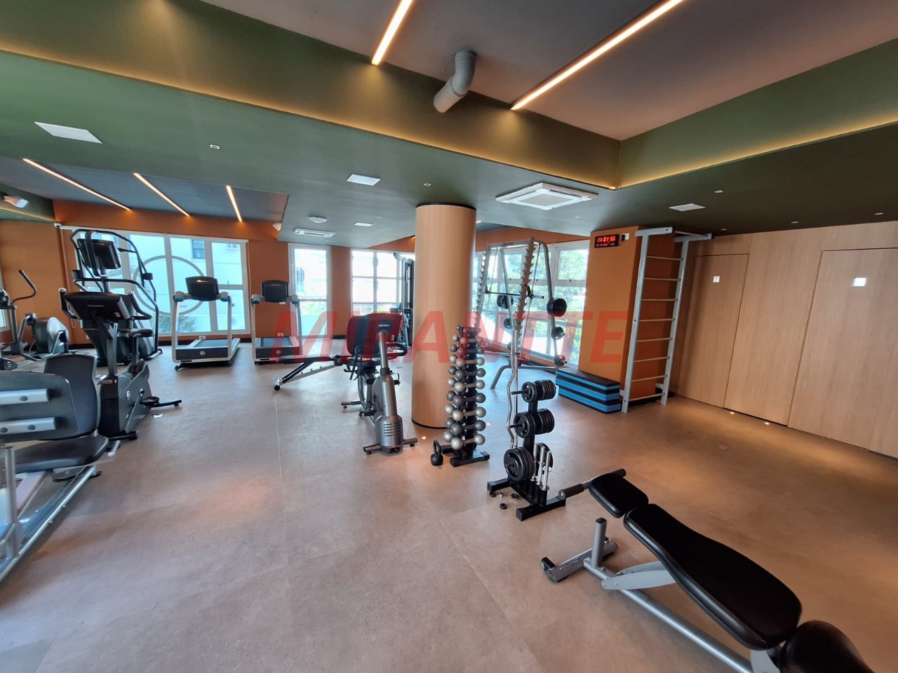 Apartamento de 228m² com 4 quartos em Santana