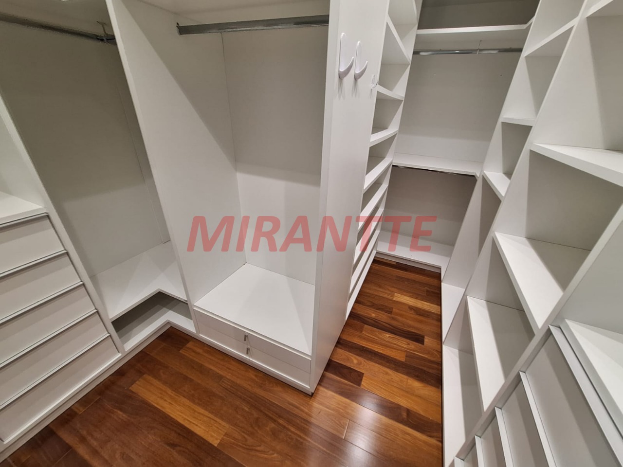 Apartamento de 228m² com 4 quartos em Santana