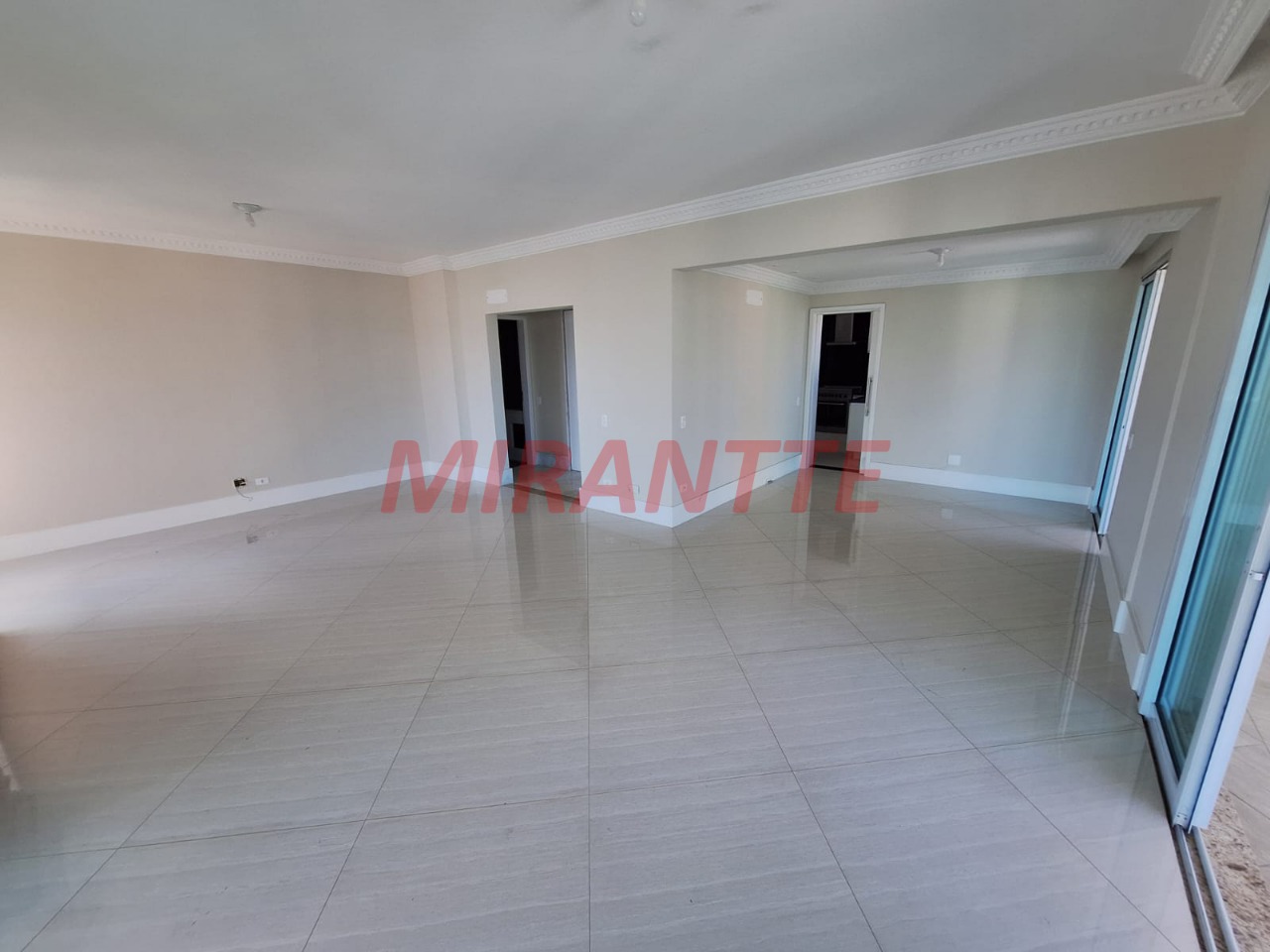 Apartamento de 228m² com 4 quartos em Santana