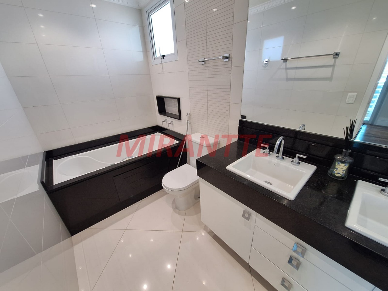Apartamento de 228m² com 4 quartos em Santana
