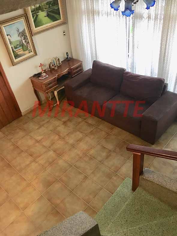 Sobrado de 159m² com 3 quartos em Água Fria