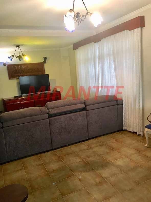 Sobrado de 159m² com 3 quartos em Água Fria