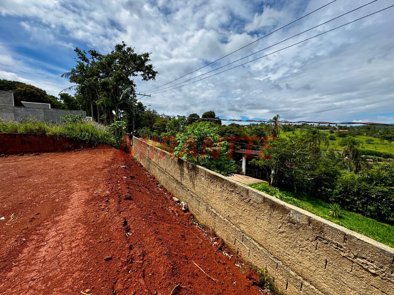 Terreno de 0m² em Jundiaizinho (Terra Preta)