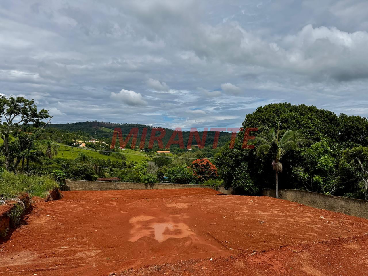 Terreno de 0m² em Jundiaizinho (Terra Preta)