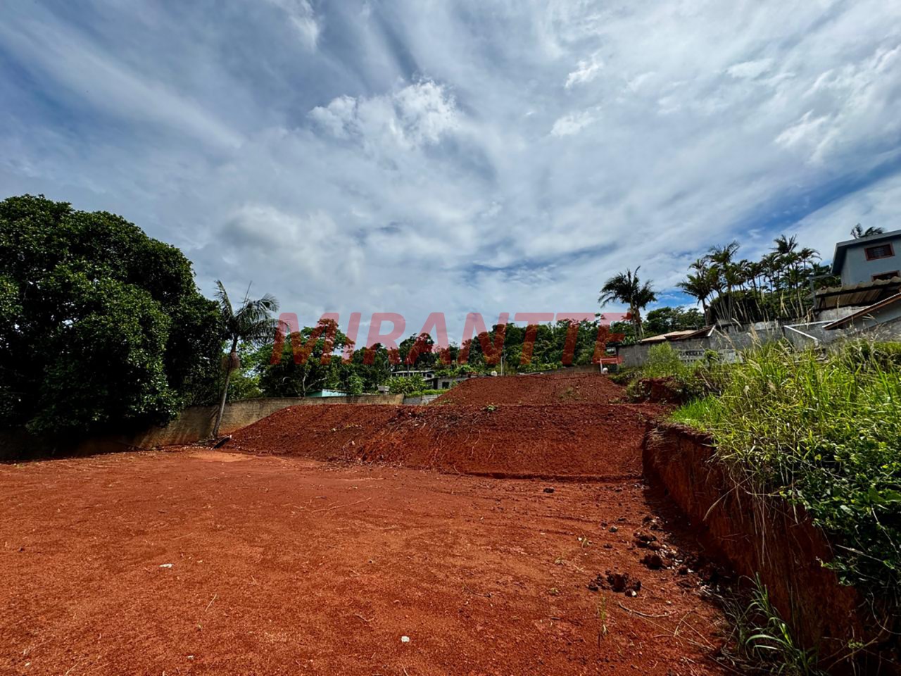 Terreno de 0m² em Jundiaizinho (Terra Preta)