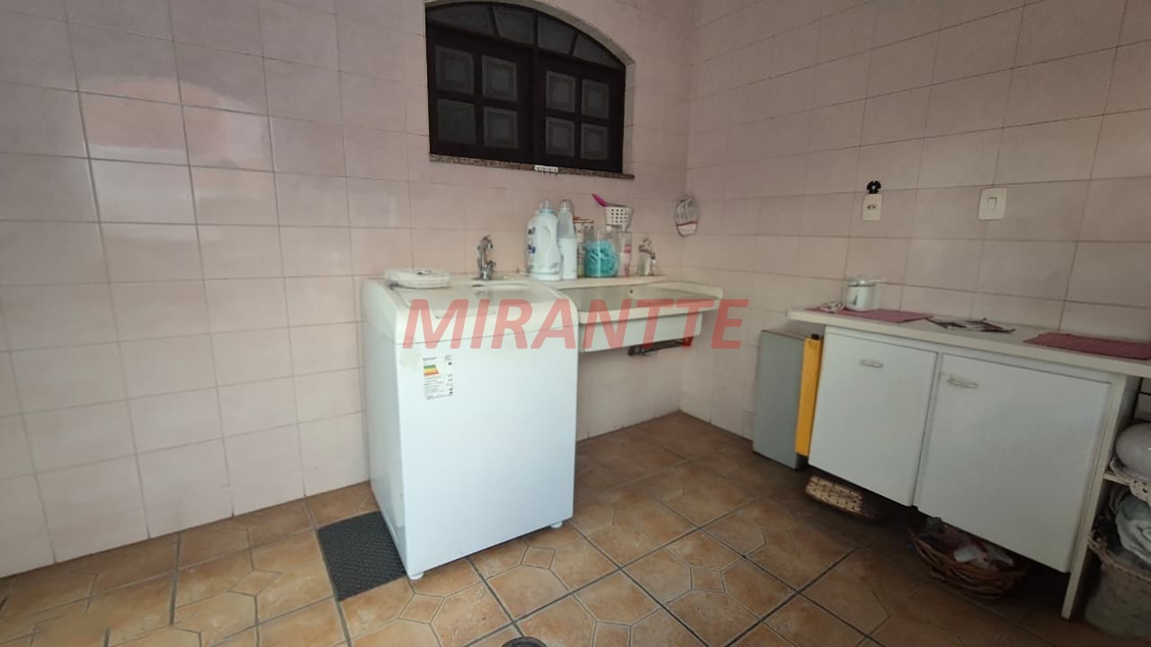 Sobrado de 269m² com 4 quartos em Vila Basileia