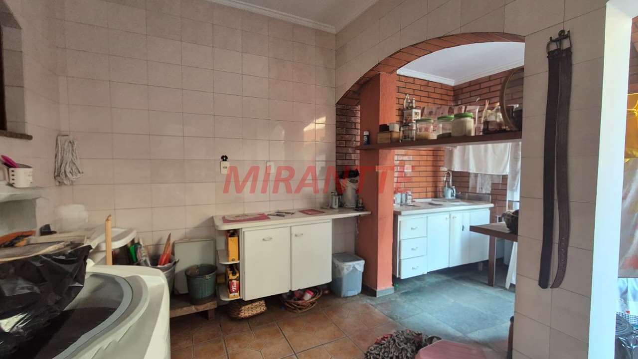 Sobrado de 269m² com 4 quartos em Vila Basileia