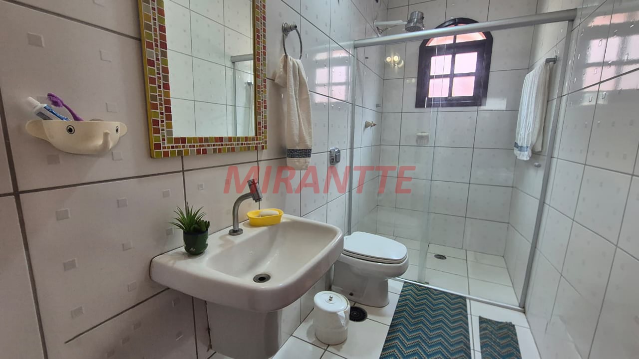 Sobrado de 269m² com 4 quartos em Vila Basileia