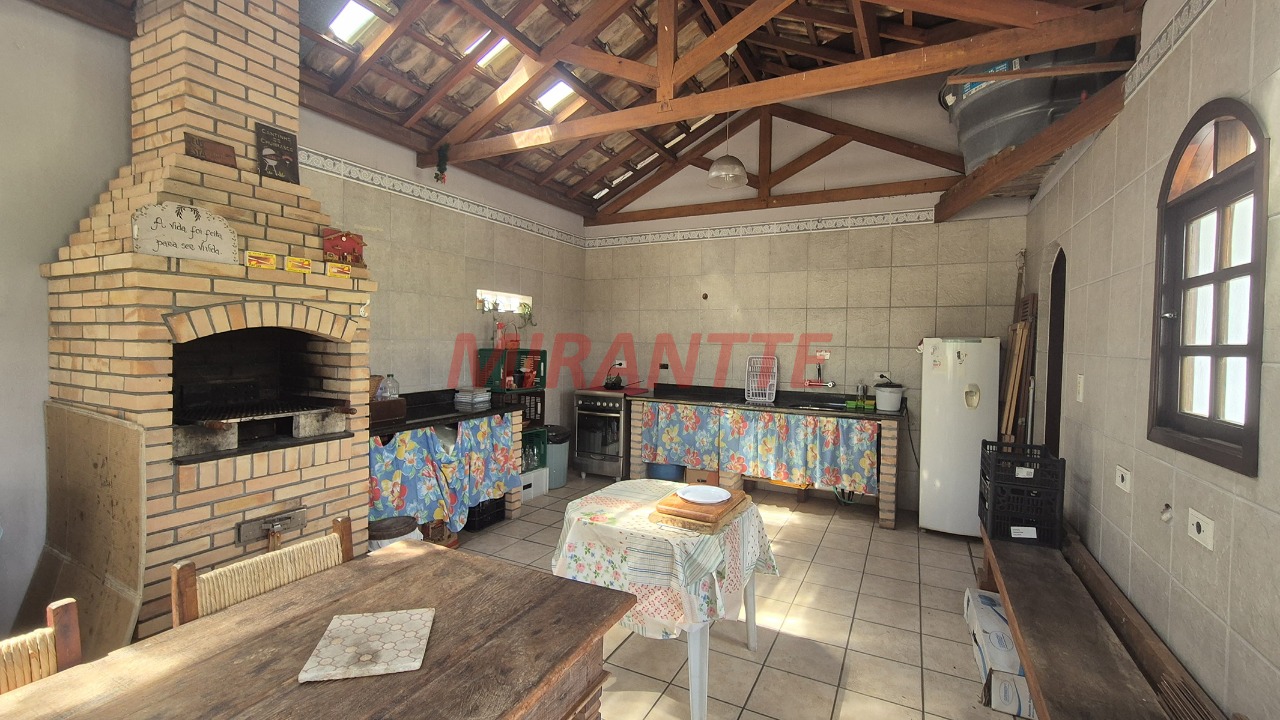 Sobrado de 269m² com 4 quartos em Vila Basileia