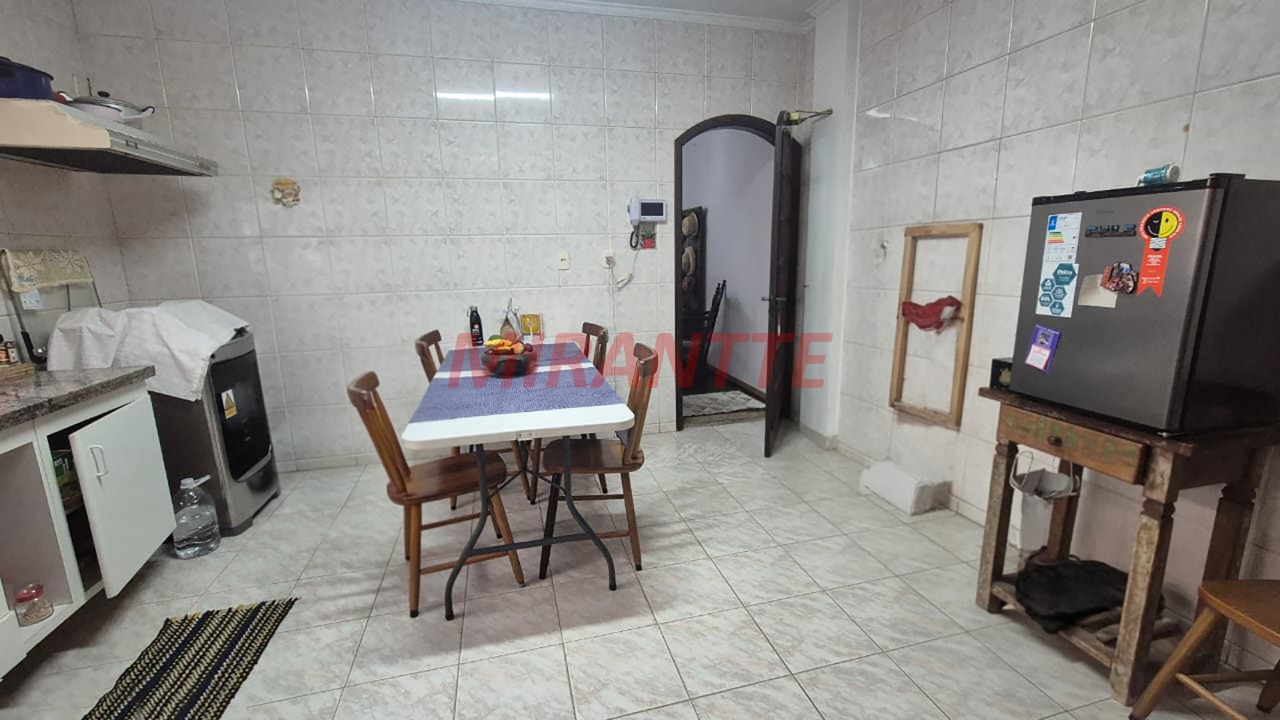 Sobrado de 269m² com 4 quartos em Vila Basileia