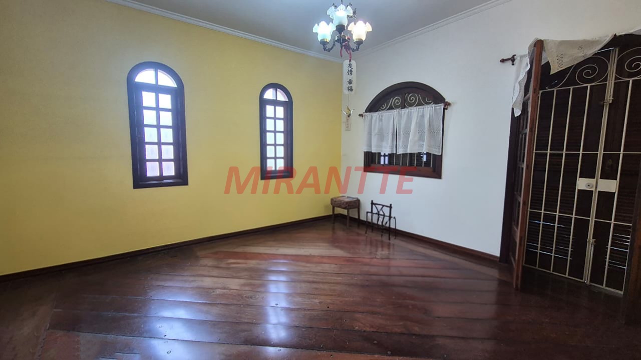 Sobrado de 269m² com 4 quartos em Vila Basileia