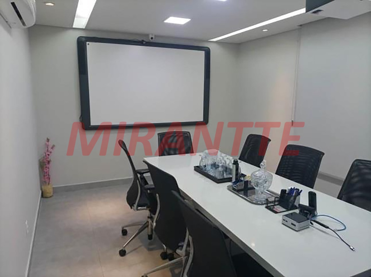 Comercial de 970m² em Casa Verde