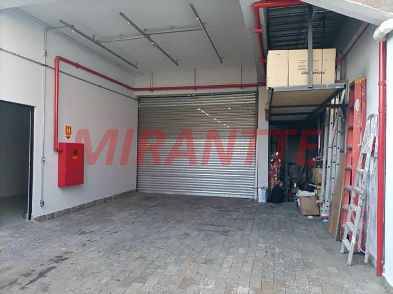 Comercial de 970m² em Casa Verde