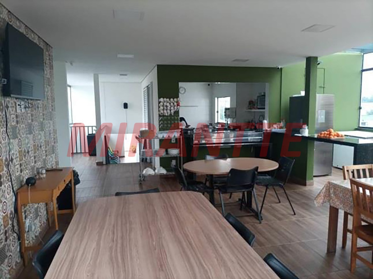 Comercial de 970m² em Casa Verde