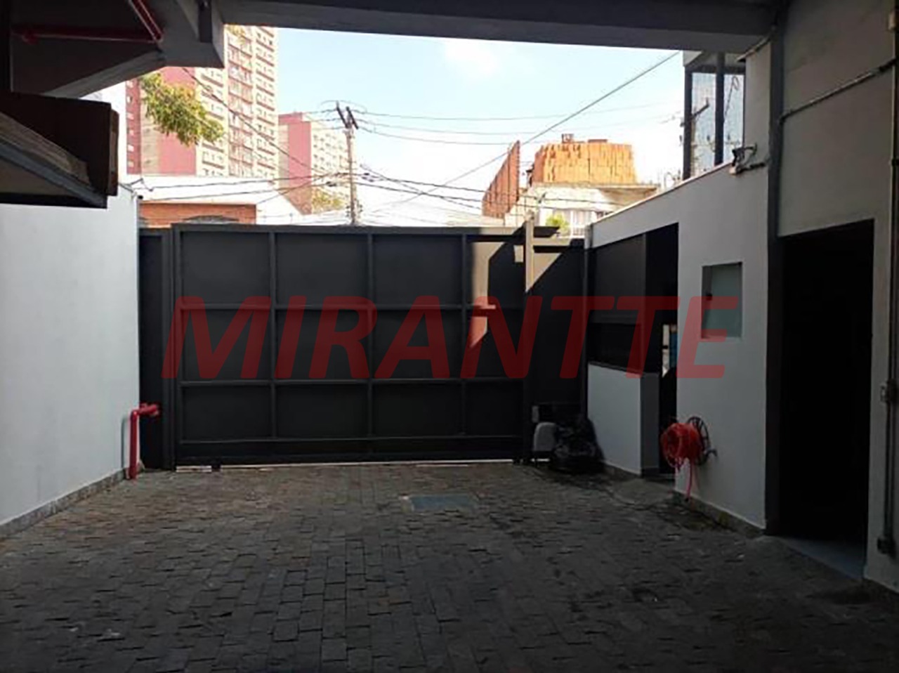 Comercial de 970m² em Casa Verde