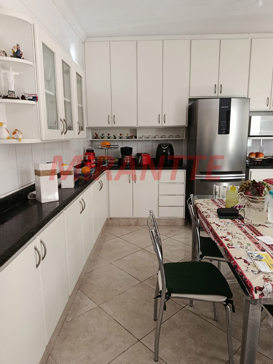 Sobrado de 151.28m² com 3 quartos em Vila Galvão