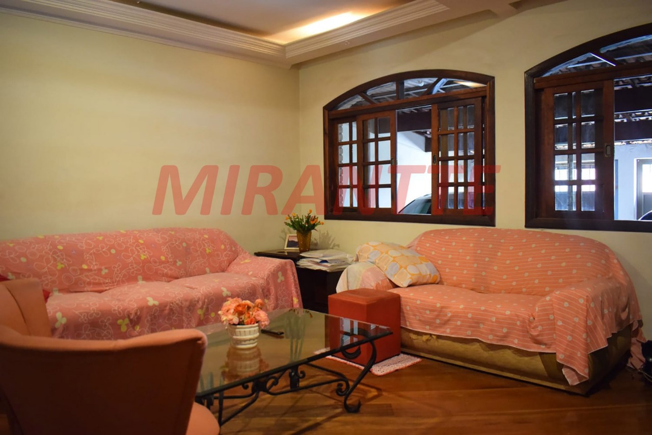 Sobrado de 151.28m² com 3 quartos em Vila Galvão