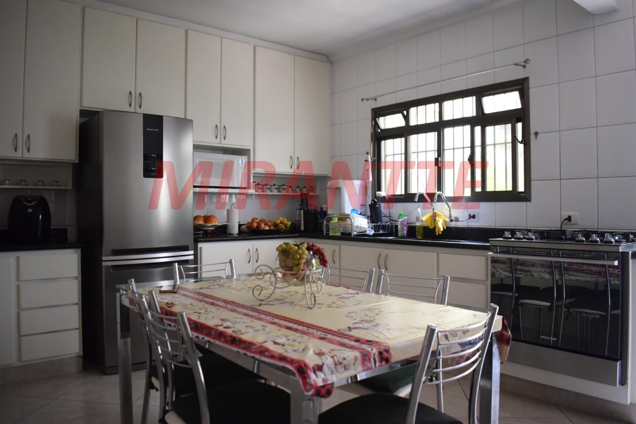 Sobrado de 151.28m² com 3 quartos em Vila Galvão