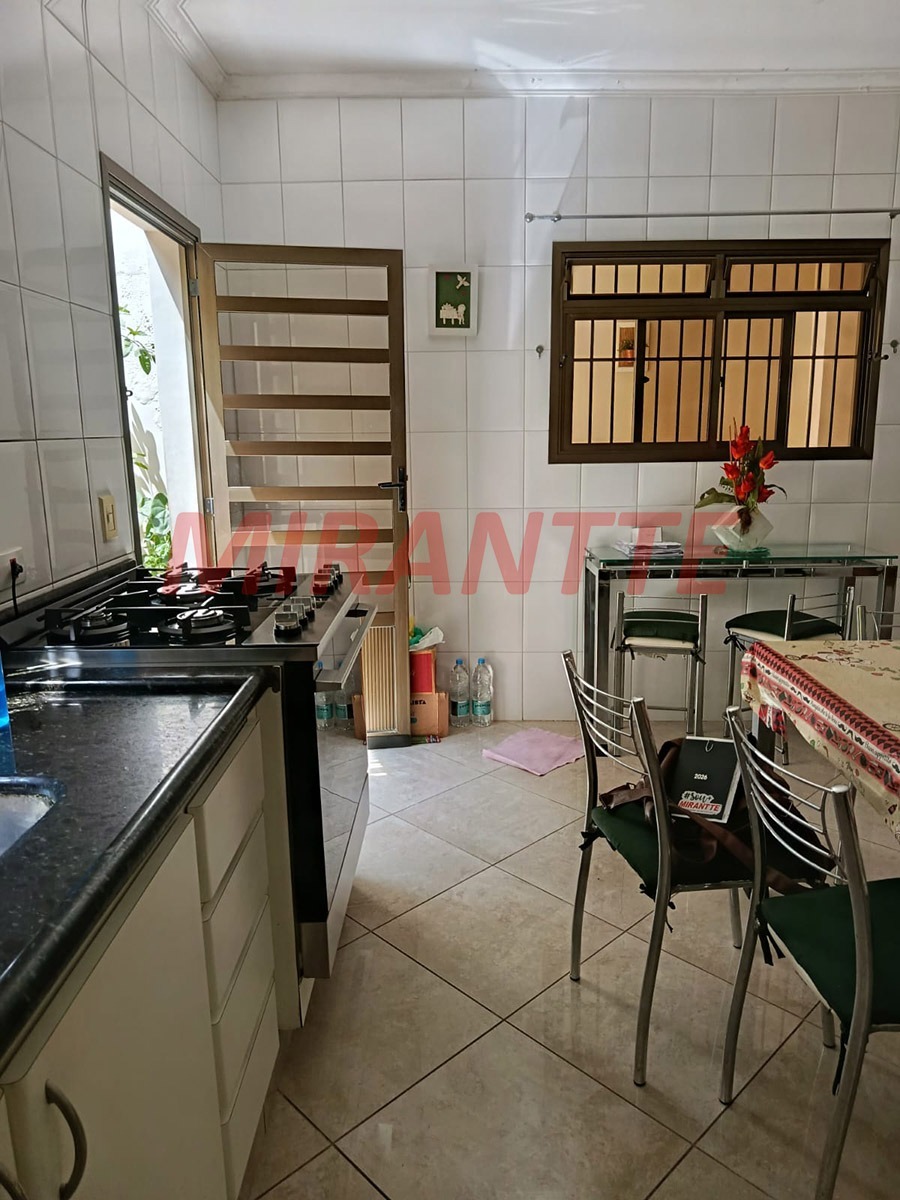 Sobrado de 151.28m² com 3 quartos em Vila Galvão