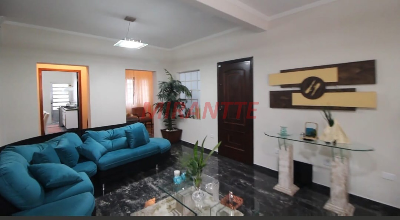 Sobrado de 181m² com 3 quartos em Água Fria