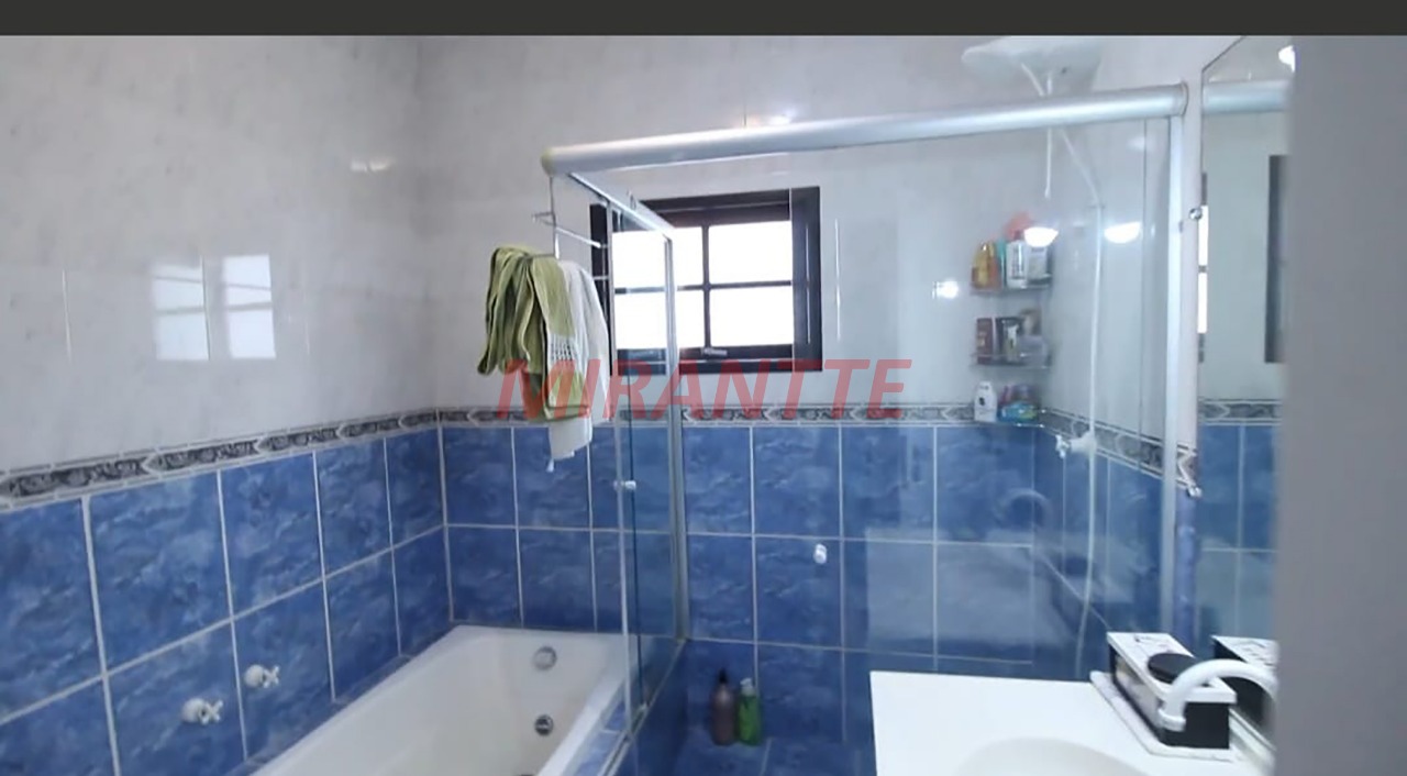 Sobrado de 181m² com 3 quartos em Água Fria
