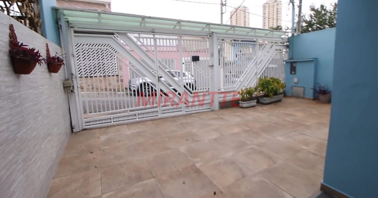 Sobrado de 181m² com 3 quartos em Água Fria