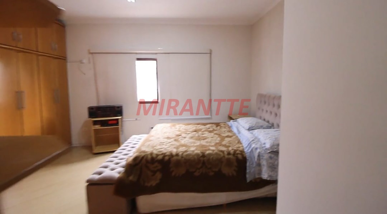 Sobrado de 181m² com 3 quartos em Água Fria