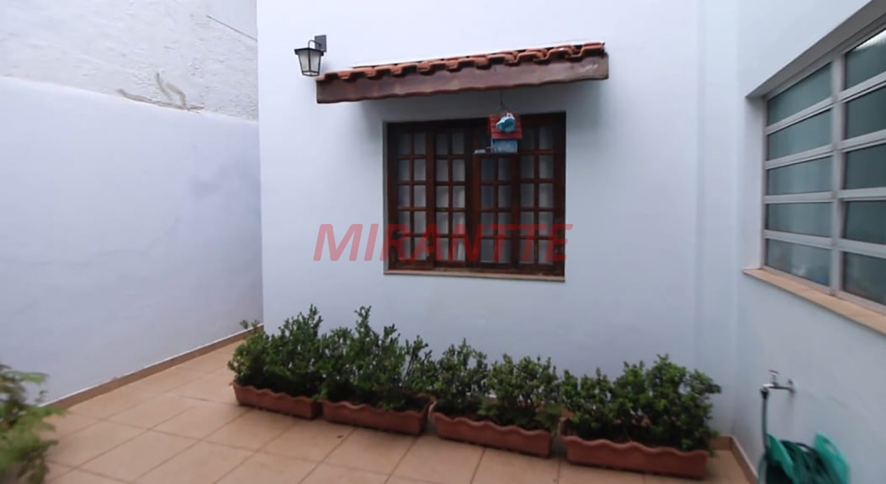 Sobrado de 181m² com 3 quartos em Água Fria