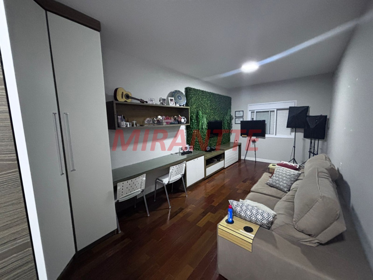 Sobrado de 300m² com 4 quartos em Jardim Paraiso