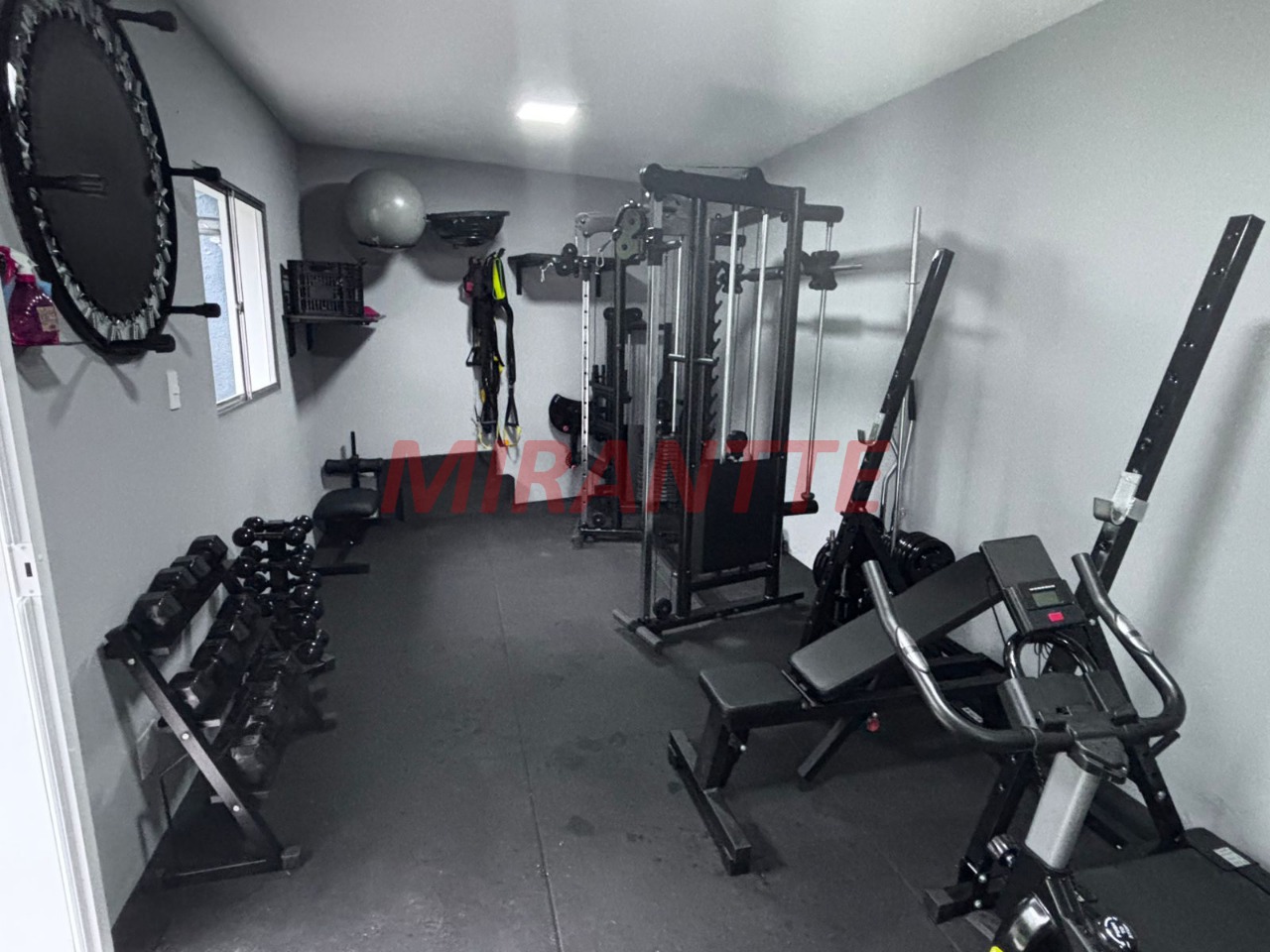 Sobrado de 300m² com 4 quartos em Jardim Paraiso