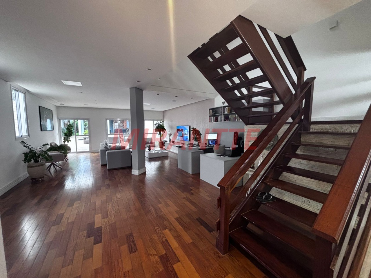 Sobrado de 300m² com 4 quartos em Jardim Paraiso