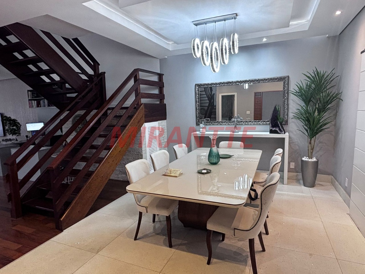 Sobrado de 300m² com 4 quartos em Jardim Paraiso