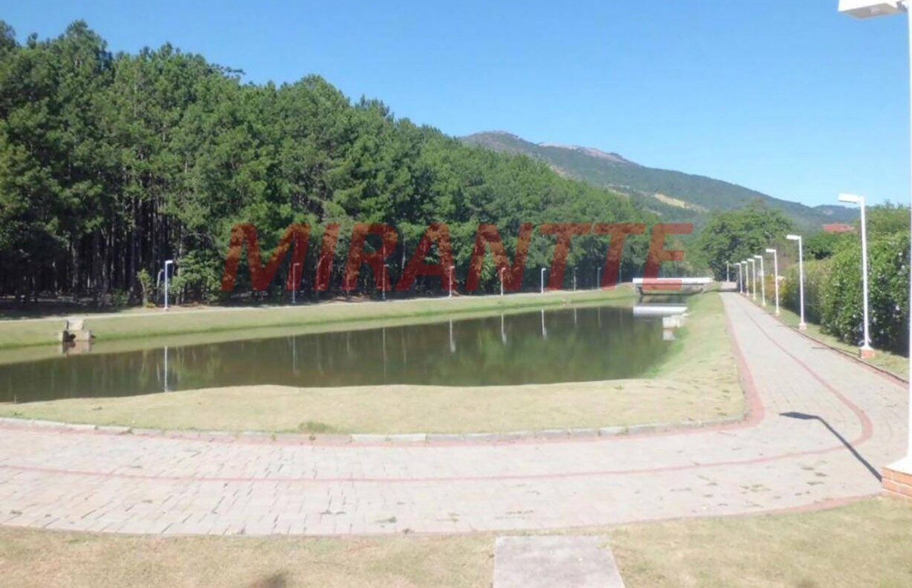 Cond. fechado de 500m² com 4 quartos em Condomínio Flamboyant